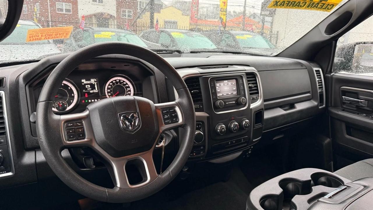 RAM 1500 Classic Tradesman Crew Cab SWB 4WD 2024