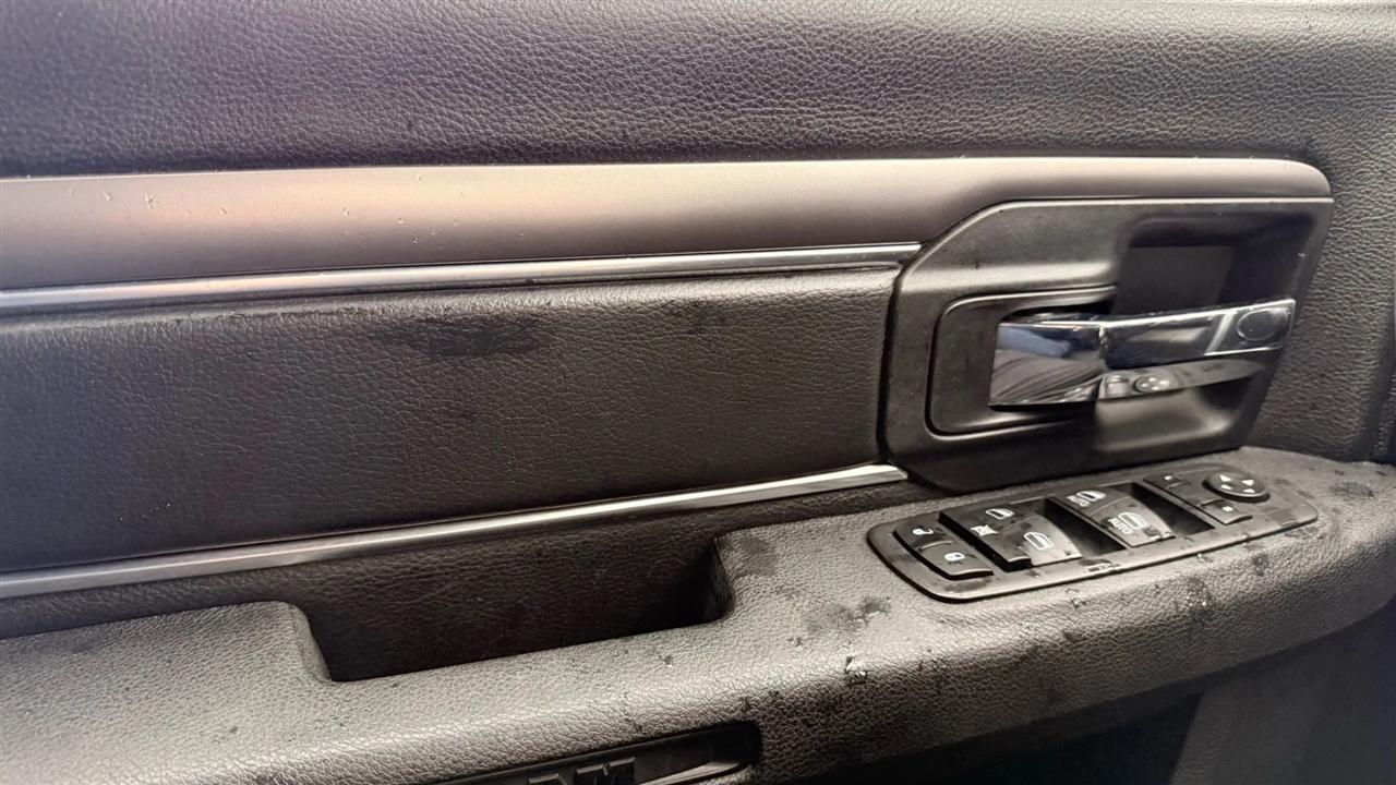 RAM 1500 Classic Tradesman Crew Cab SWB 4WD 2024