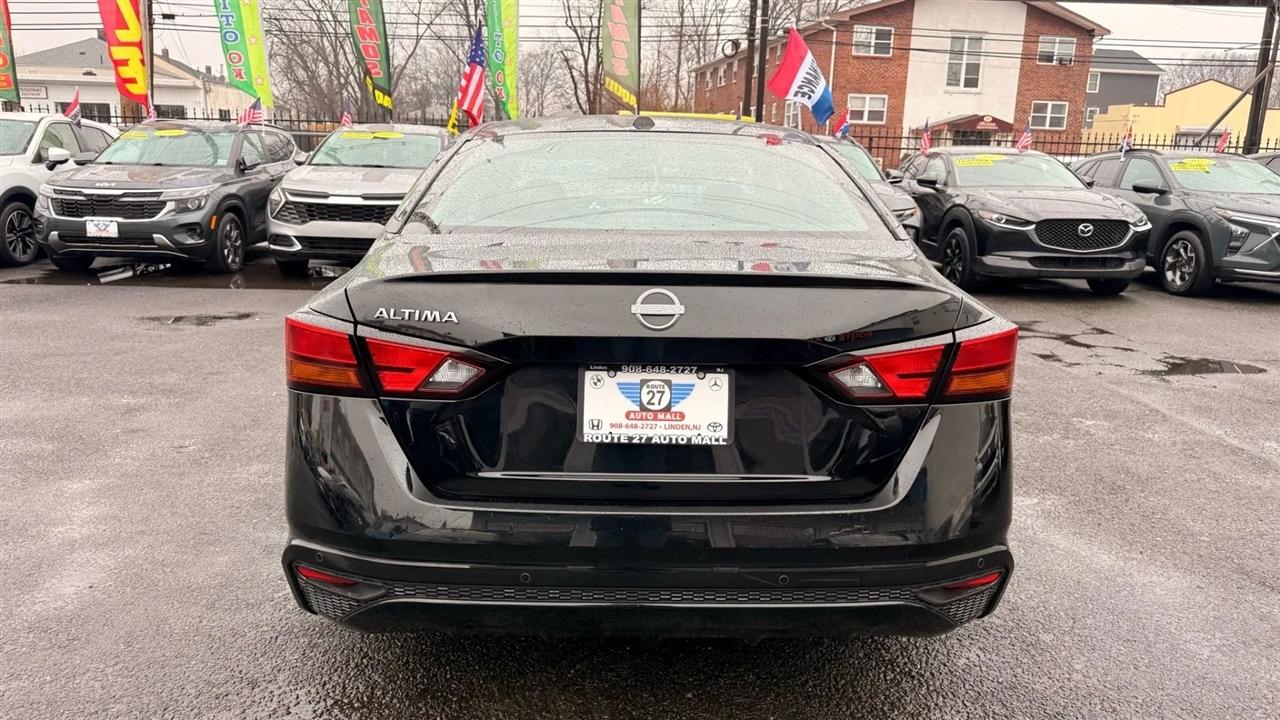 Nissan Altima 2.5 SV 2025