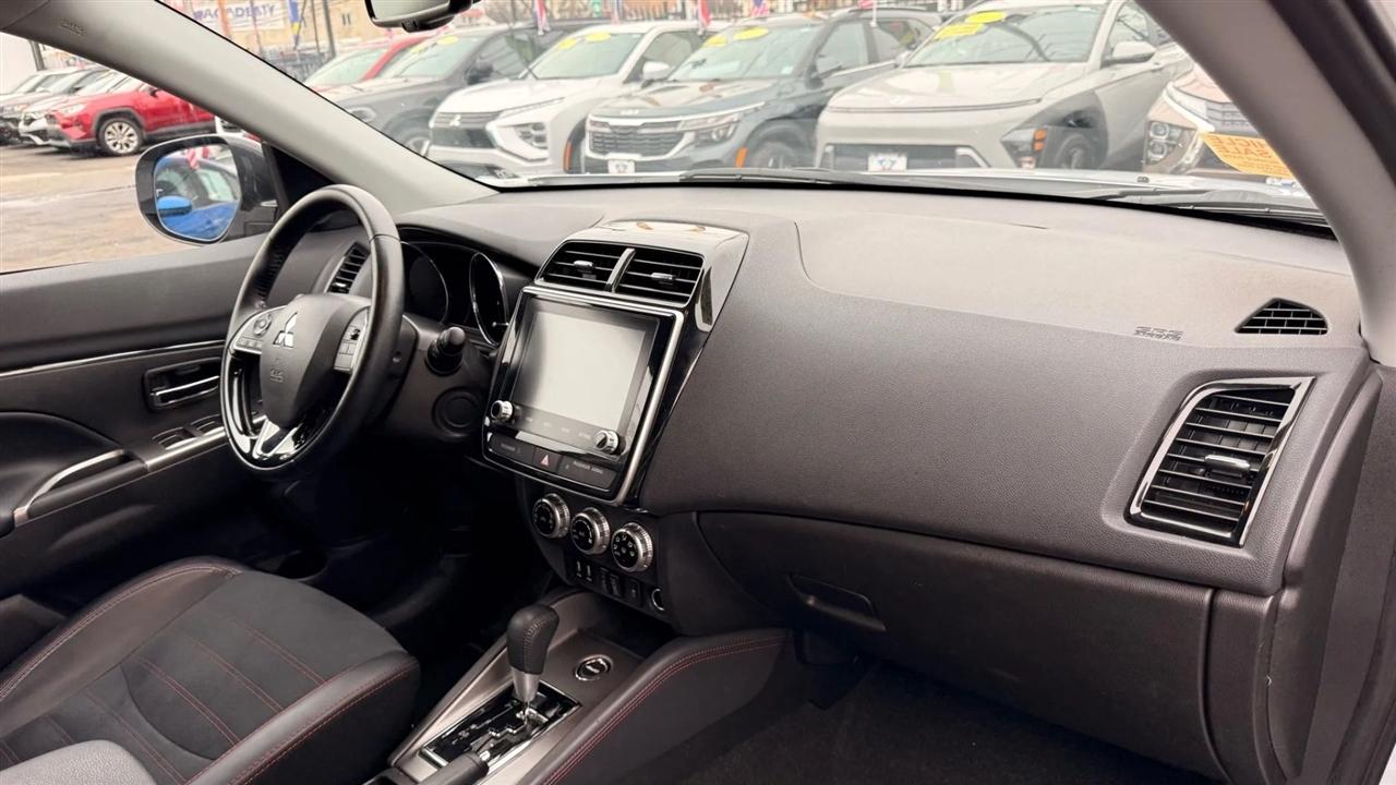 Mitsubishi Outlander Sport 2.0 ES 4WD 2024