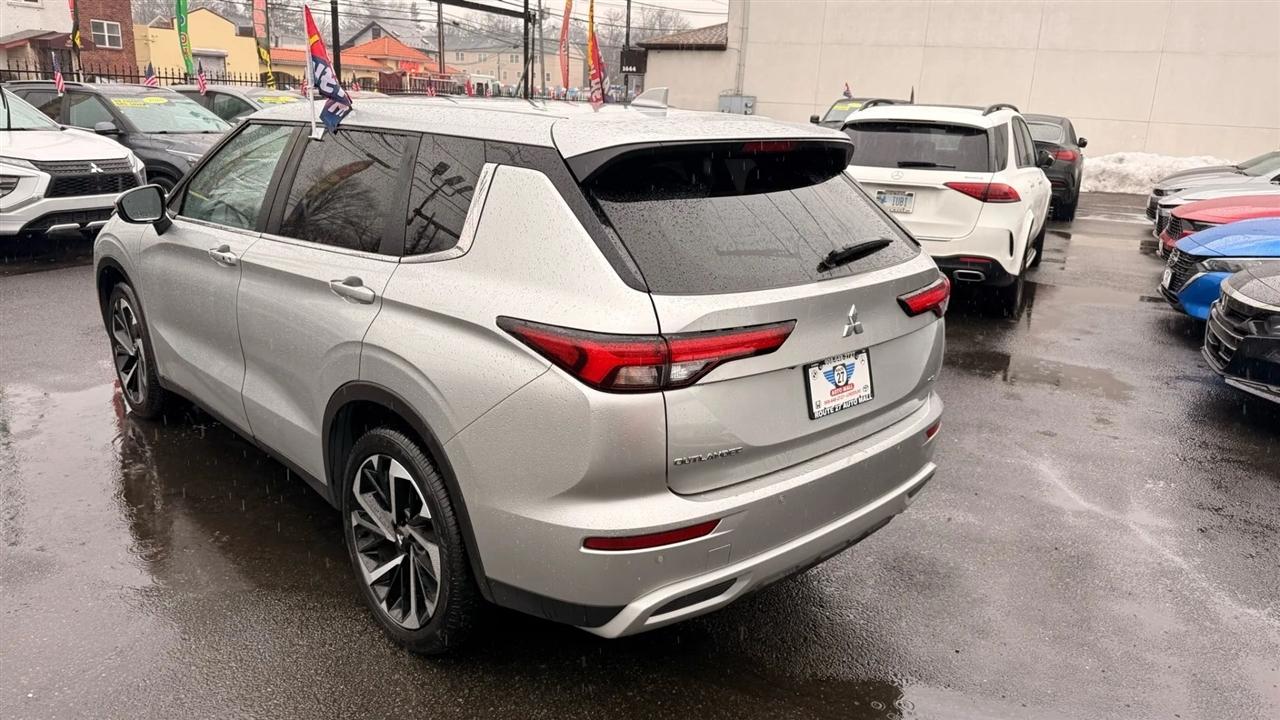 Mitsubishi Outlander SE 2WD 2024