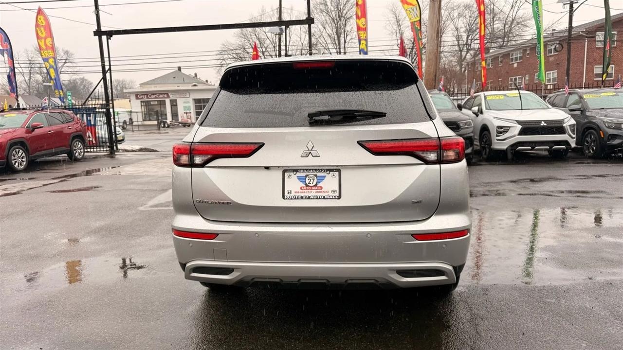 Mitsubishi Outlander SE 2WD 2024