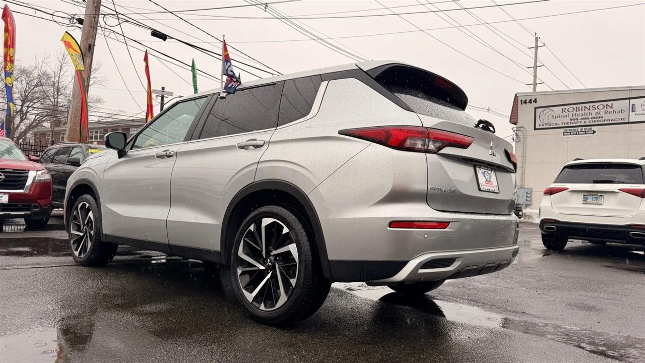 Mitsubishi Outlander SE 2WD 2024