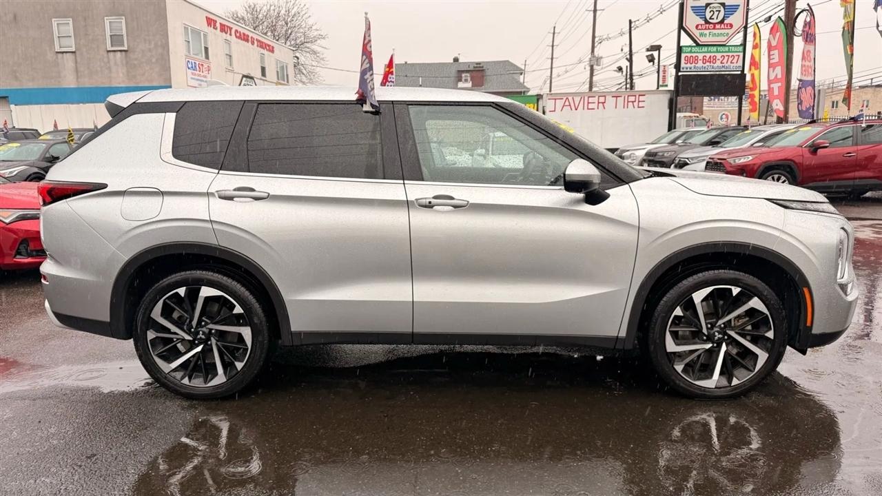 Mitsubishi Outlander SE 2WD 2024