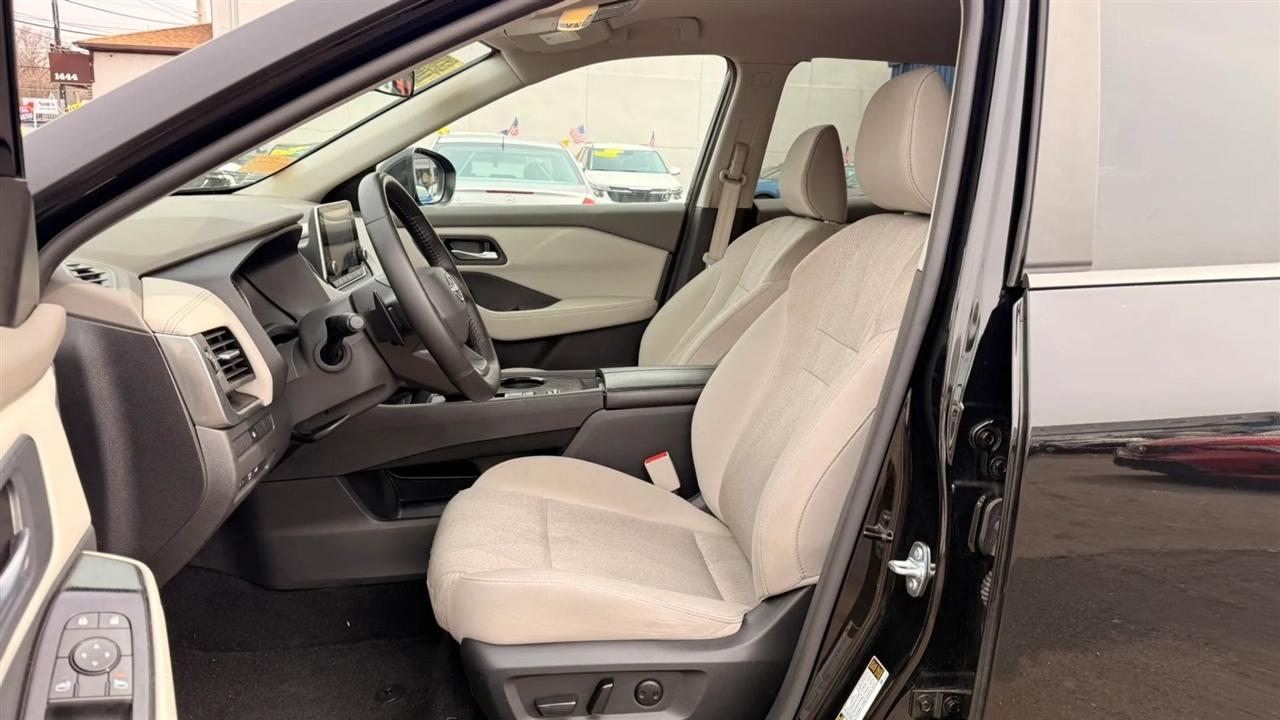 Nissan Rogue SV 2025