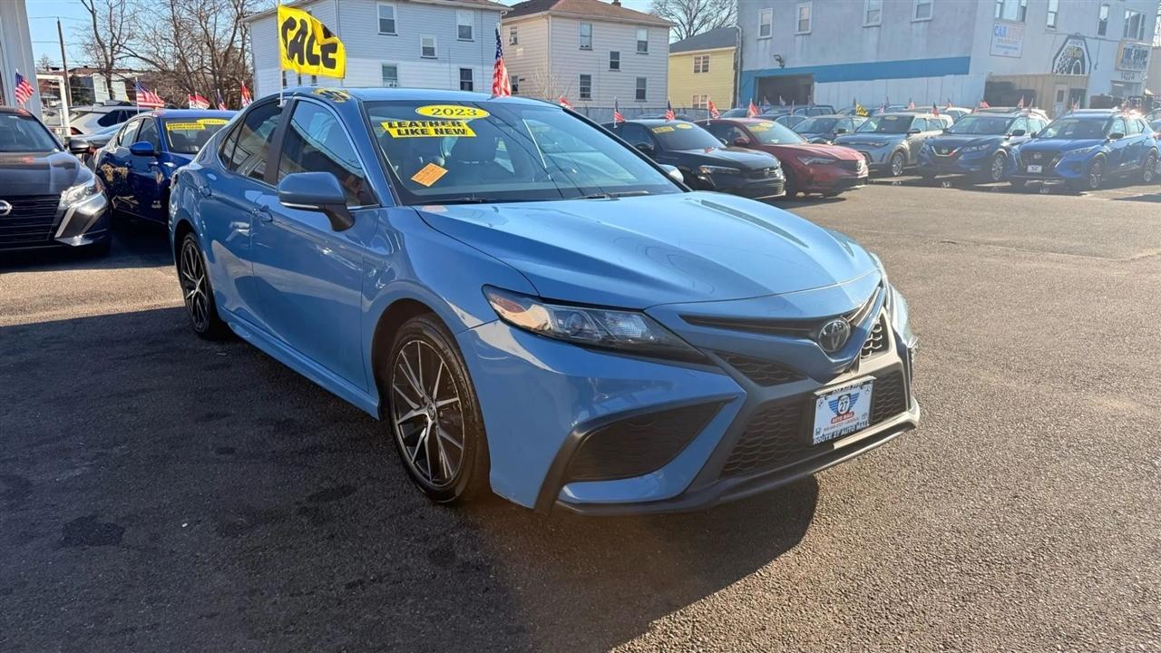 Toyota Camry SE 2023