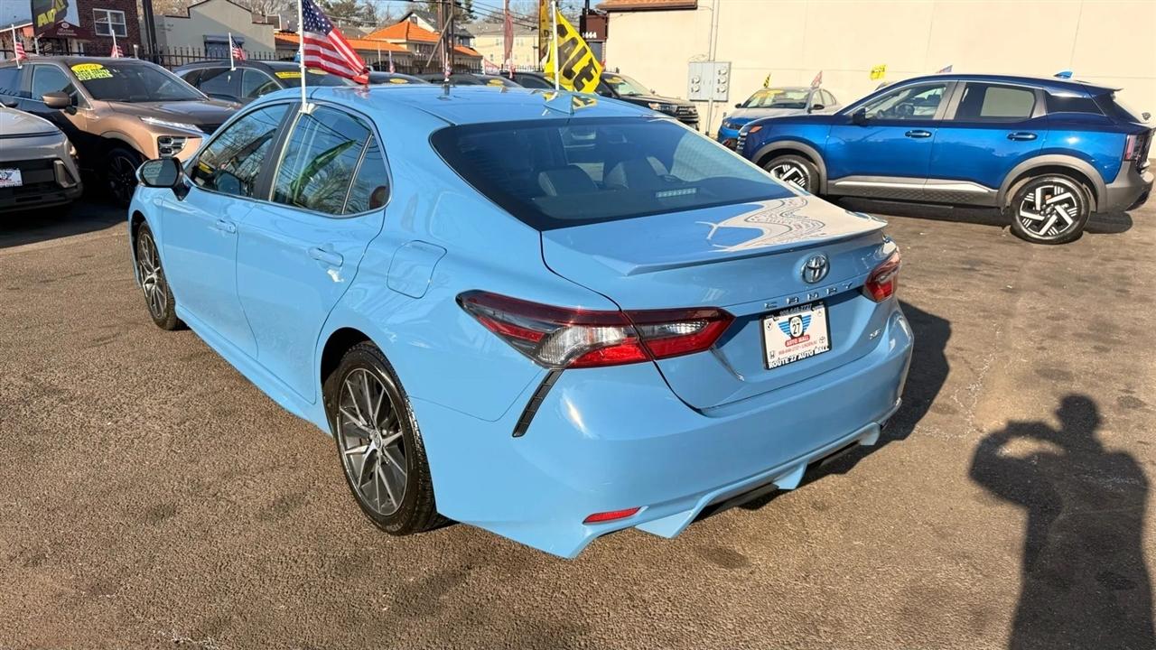 Toyota Camry SE 2023
