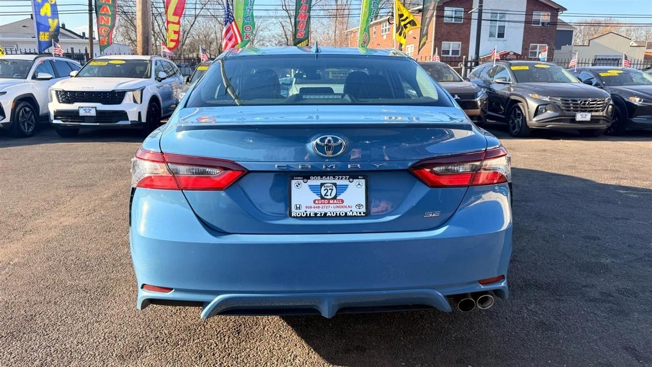Toyota Camry SE 2023