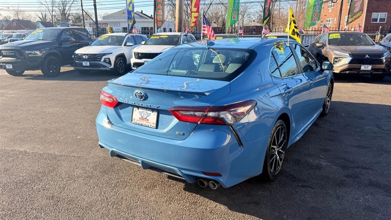 Toyota Camry SE 2023