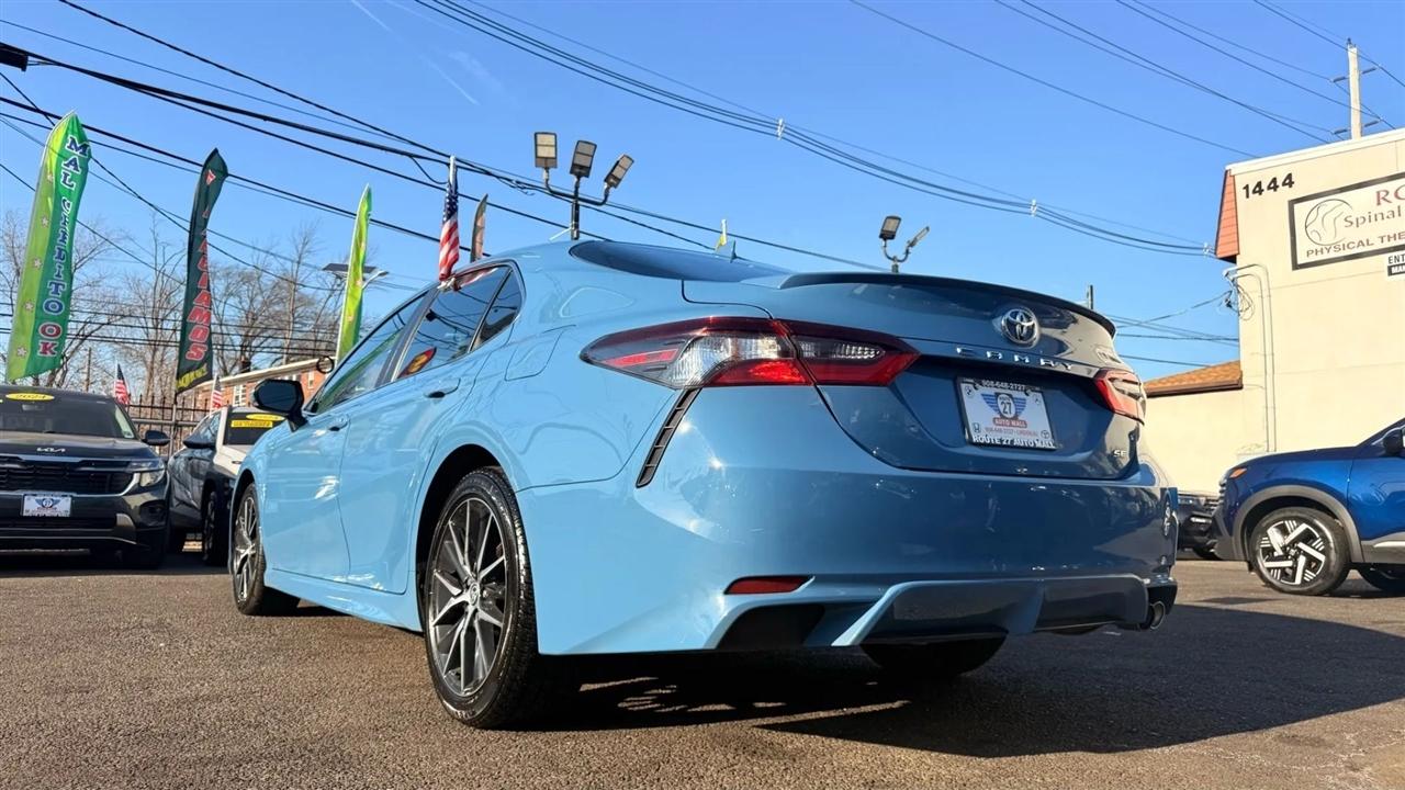 Toyota Camry SE 2023