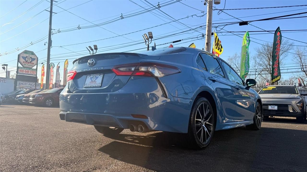 Toyota Camry SE 2023