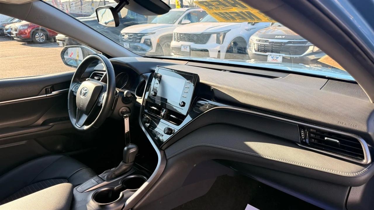 Toyota Camry SE 2023