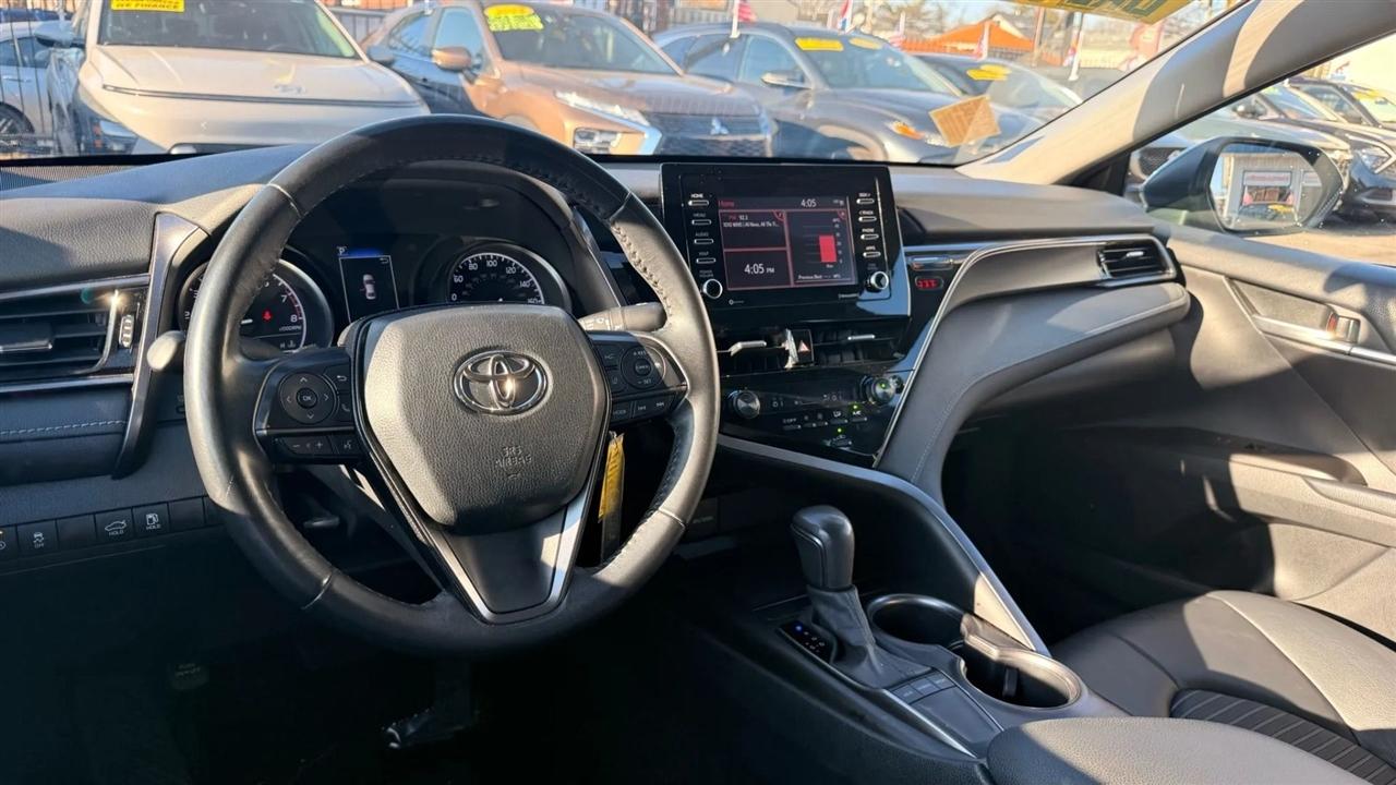 Toyota Camry SE 2023