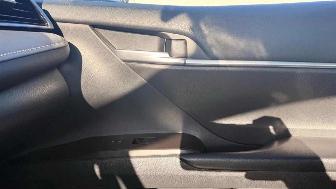 Toyota Camry SE 2023