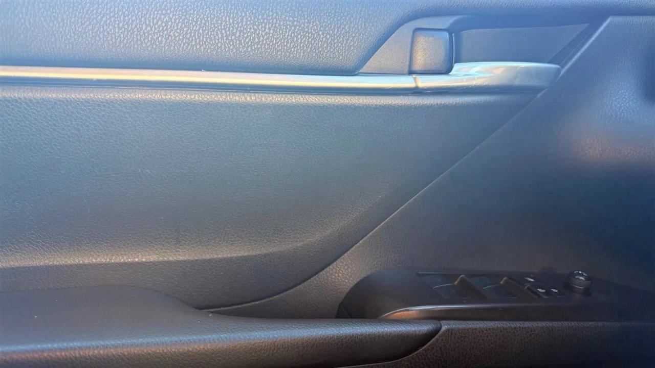 Toyota Camry SE 2023