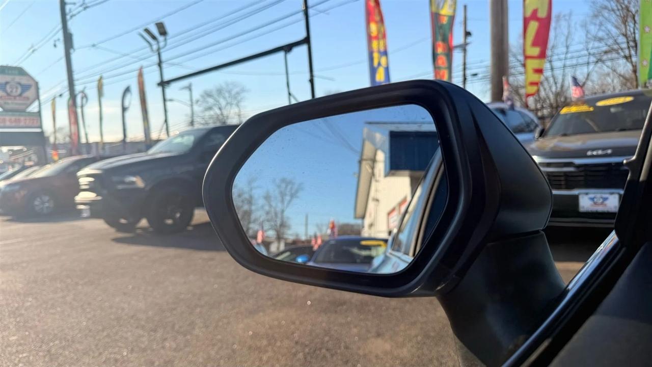 Toyota Camry SE 2023