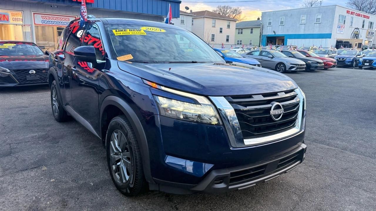 Nissan Pathfinder SV 2024