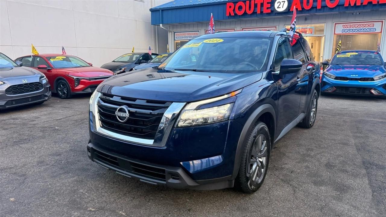 Nissan Pathfinder SV 2024