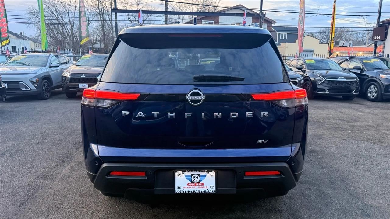 Nissan Pathfinder SV 2024