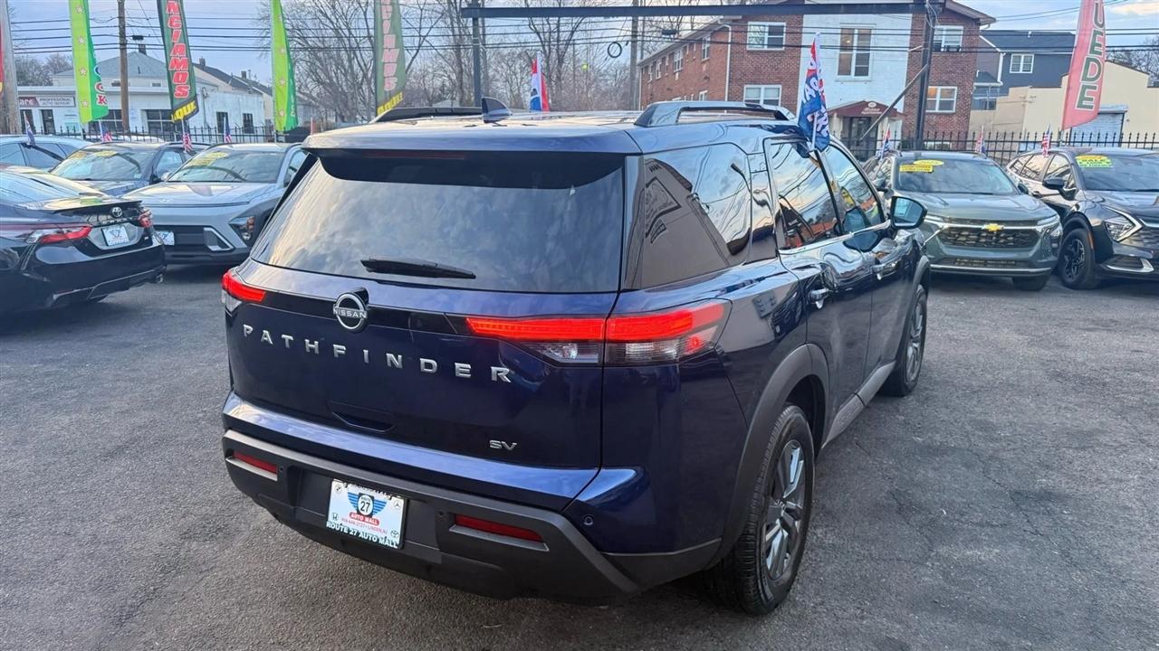 Nissan Pathfinder SV 2024