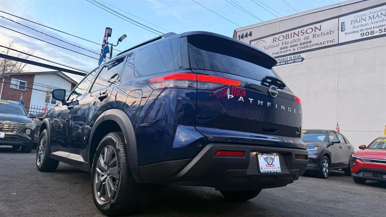 Nissan Pathfinder SV 2024