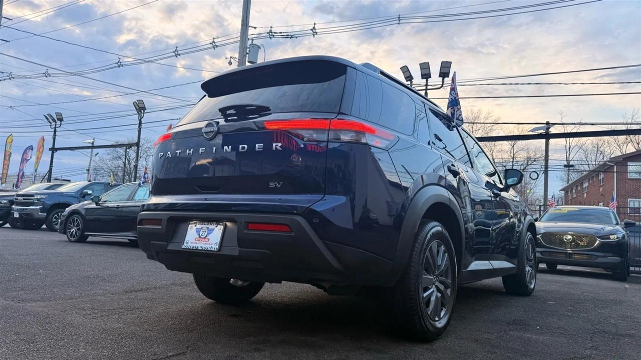 Nissan Pathfinder SV 2024