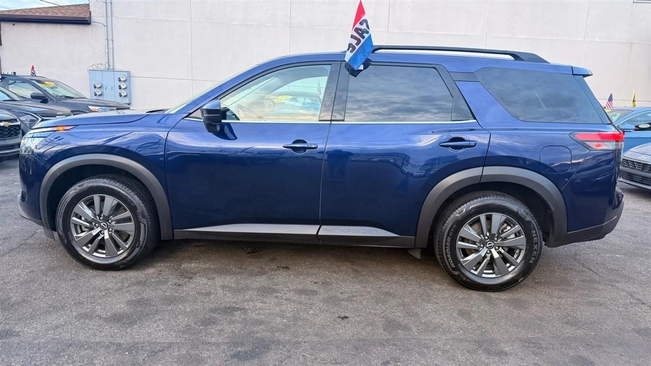 Nissan Pathfinder SV 2024