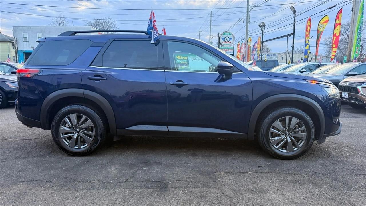Nissan Pathfinder SV 2024