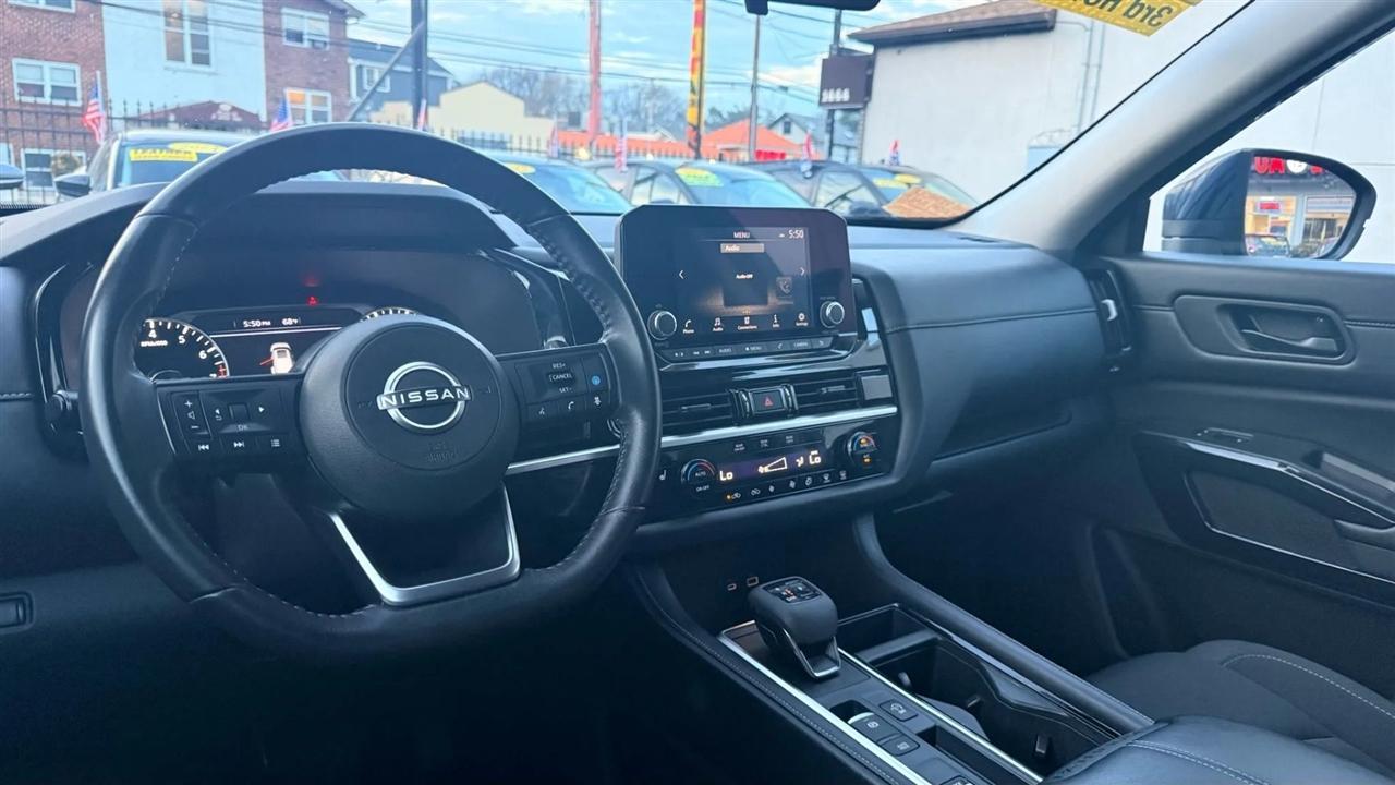 Nissan Pathfinder SV 2024