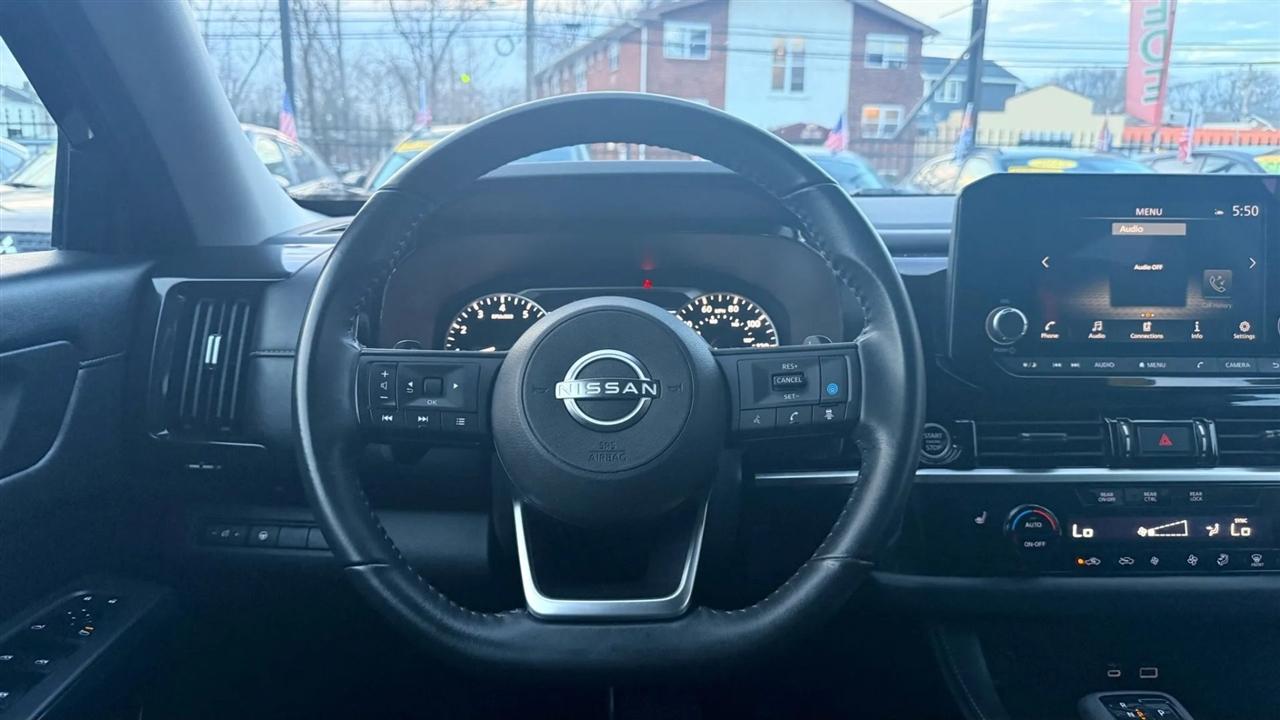 Nissan Pathfinder SV 2024