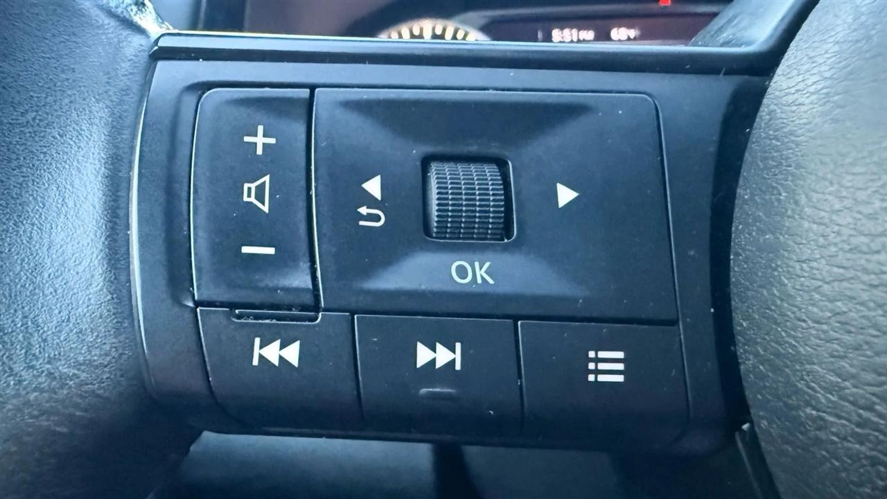 Nissan Pathfinder SV 2024