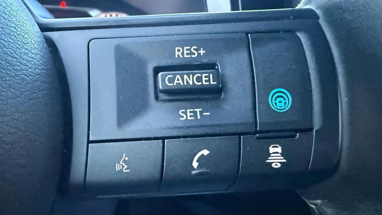 Nissan Pathfinder SV 2024