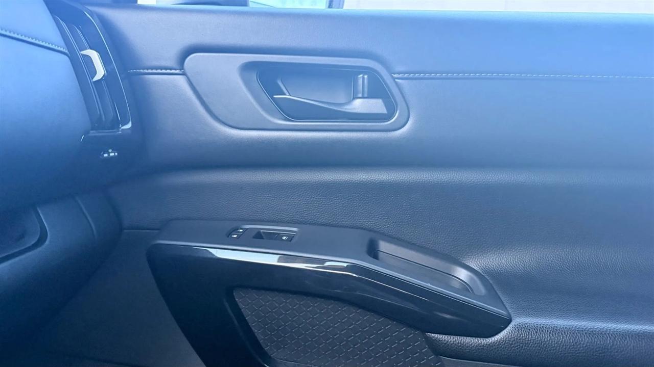 Nissan Pathfinder SV 2024