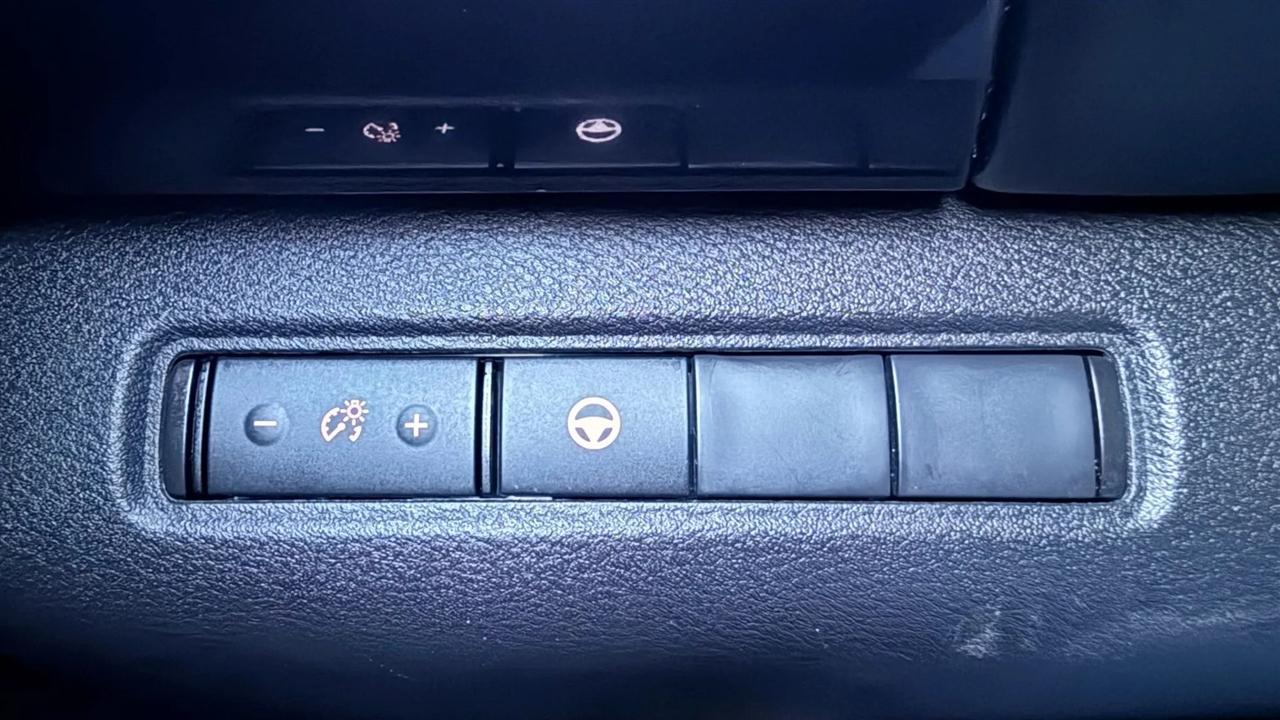 Nissan Pathfinder SV 2024