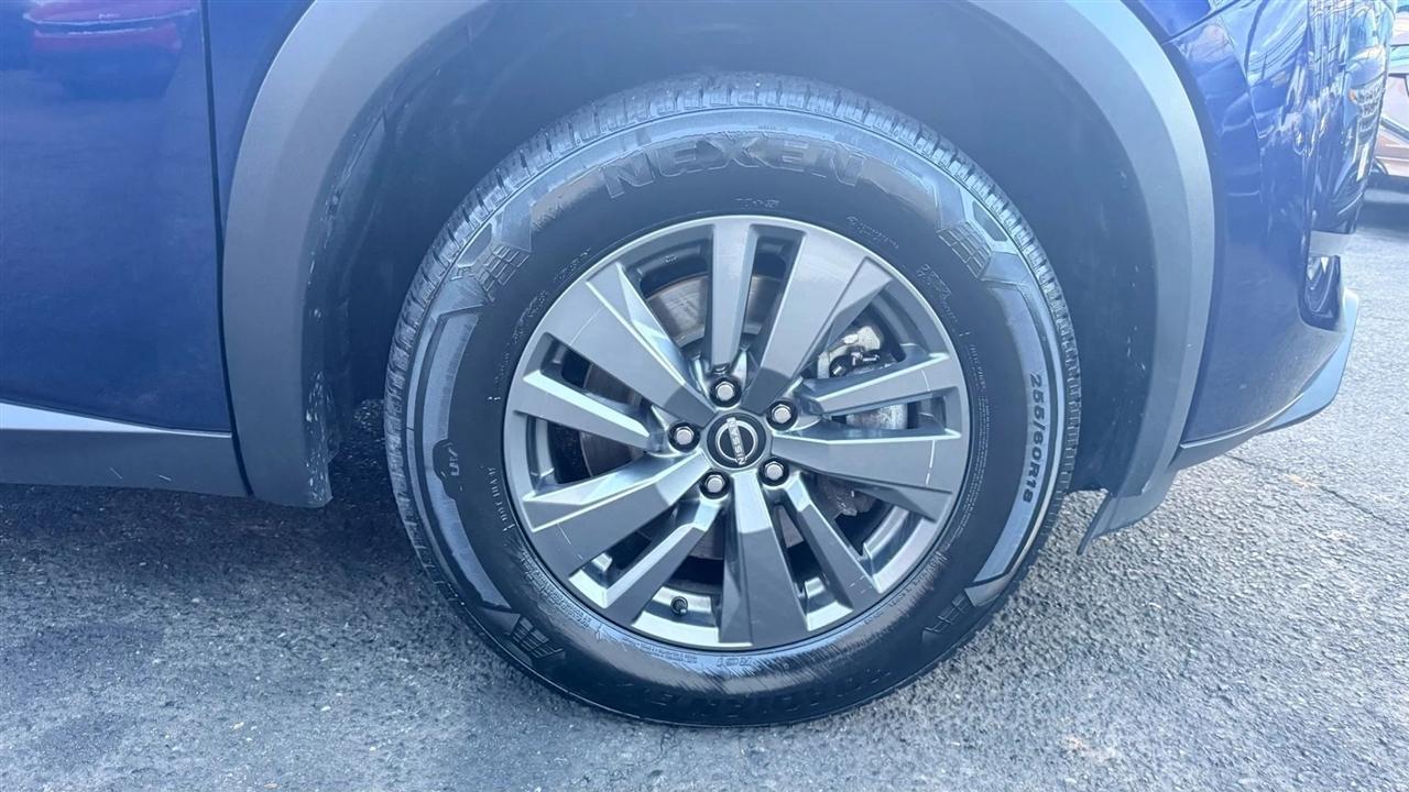 Nissan Pathfinder SV 2024