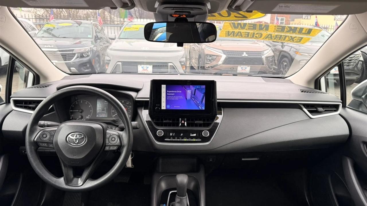 Toyota Corolla LE 2025