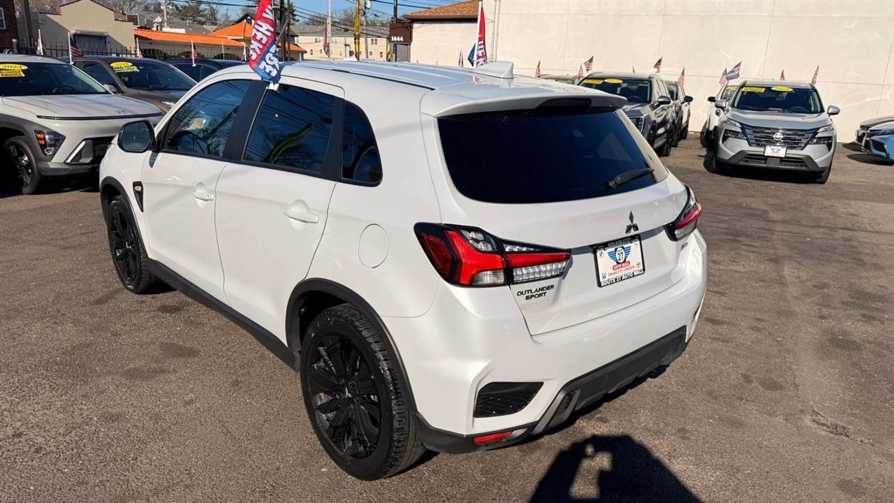 Mitsubishi Outlander Sport 2.0 ES 4WD 2024