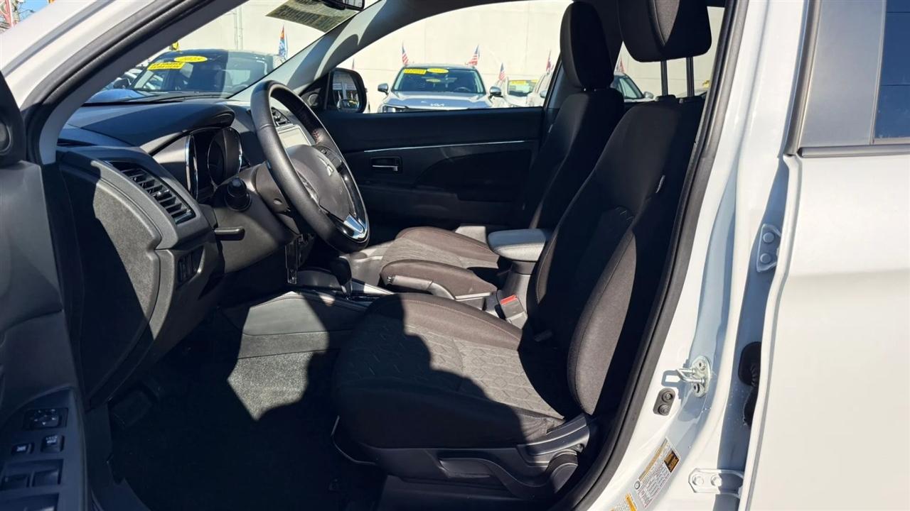 Mitsubishi Outlander Sport 2.0 ES 4WD 2024