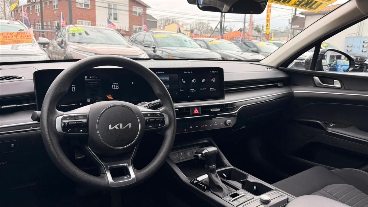 Kia K5 LXS 2025