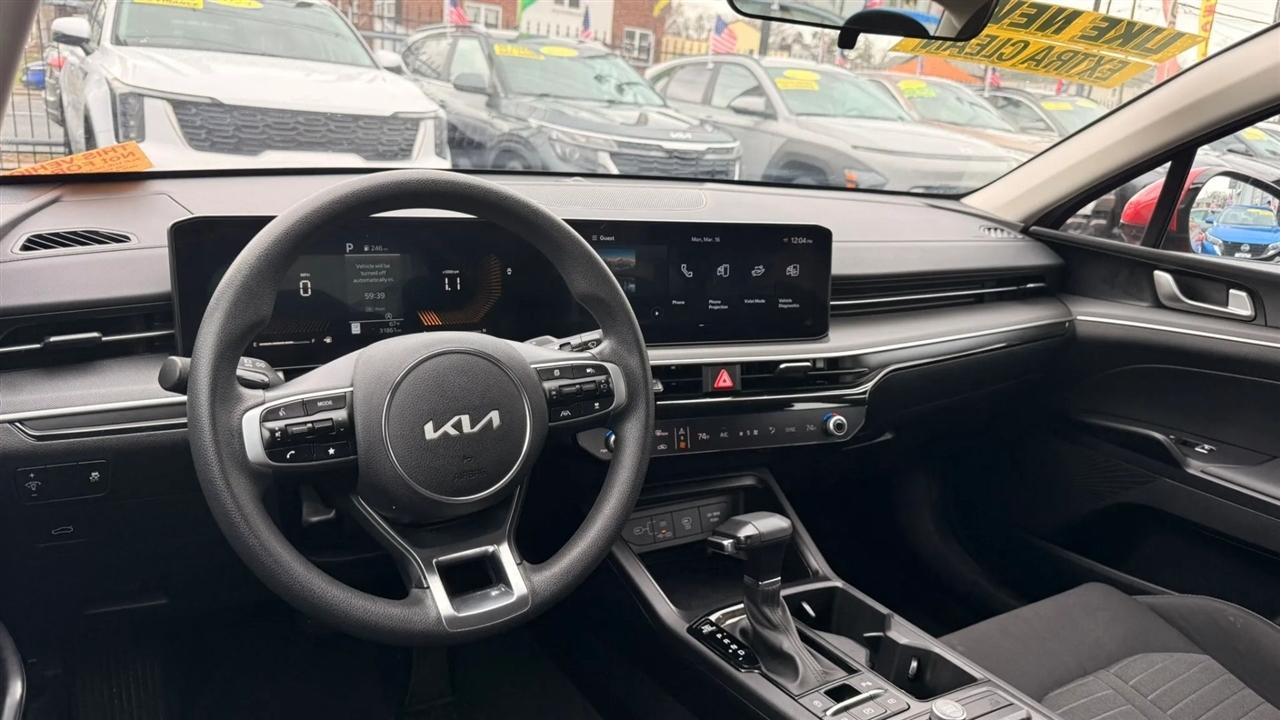 Kia K5 LXS 2025