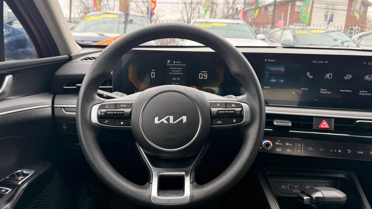 Kia K5 LXS 2025