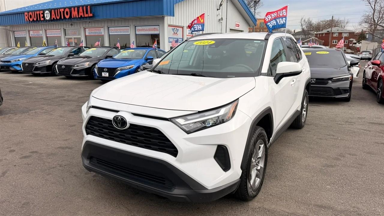 Toyota RAV4 XLE 2024