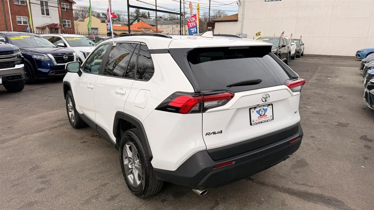 Toyota RAV4 XLE 2024