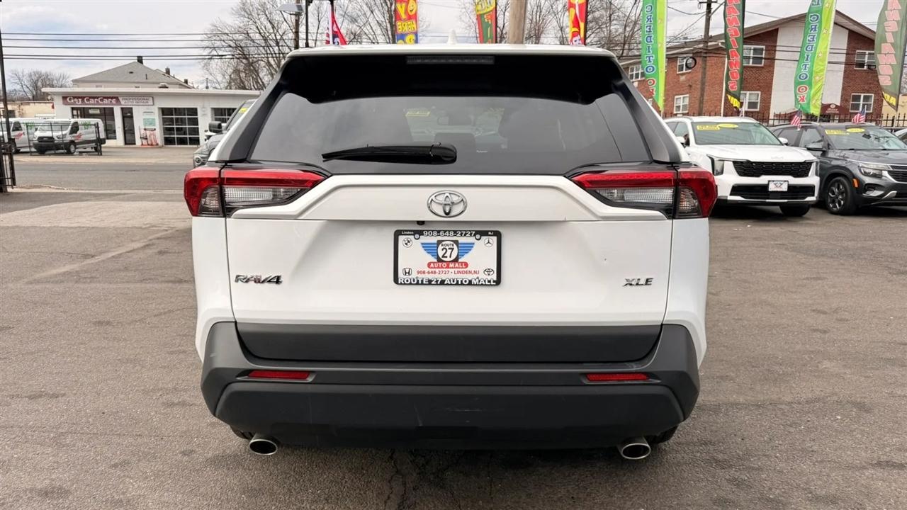 Toyota RAV4 XLE 2024