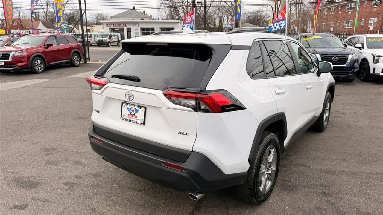 Toyota RAV4 XLE 2024