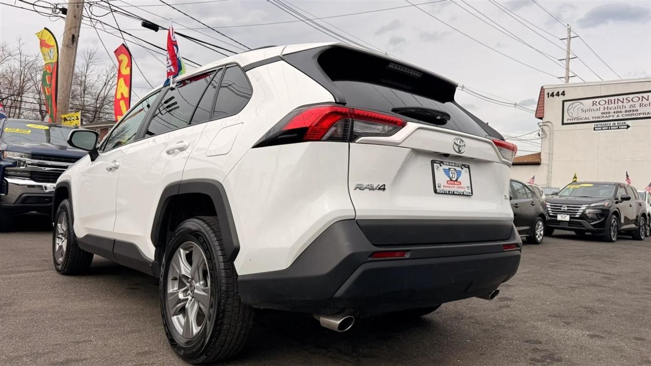 Toyota RAV4 XLE 2024