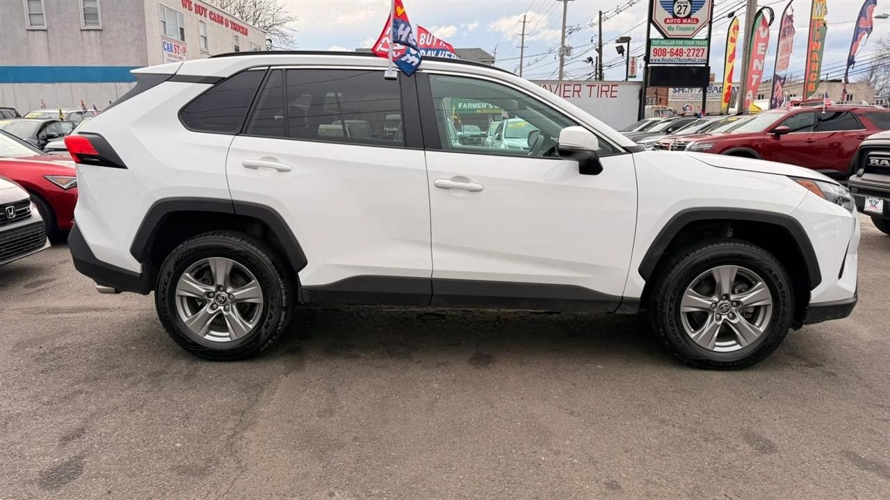 Toyota RAV4 XLE 2024