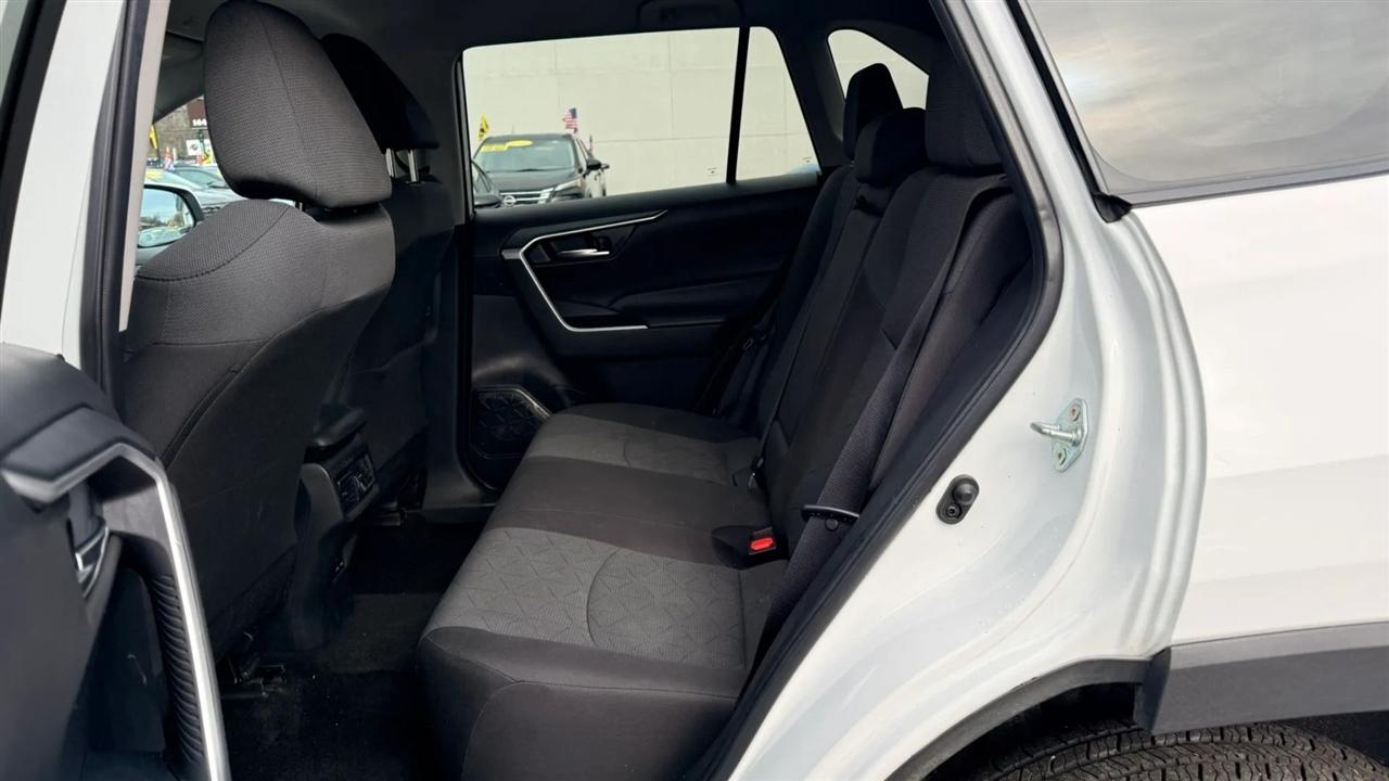 Toyota RAV4 XLE 2024