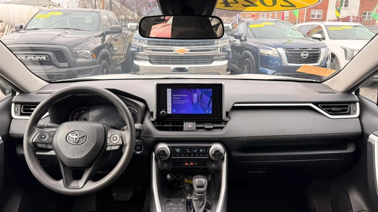 Toyota RAV4 XLE 2024