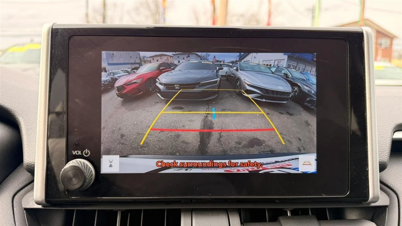 Toyota RAV4 XLE 2024